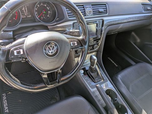 Used 2017 Volkswagen Passat 1.8T SE image 15
