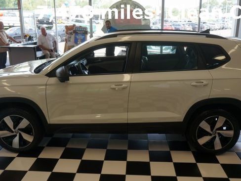 Certified 2025 Volkswagen Taos S image 4