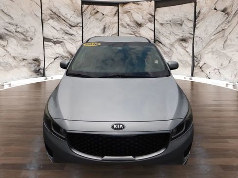 Used 2016 Kia Sedona LX image 3