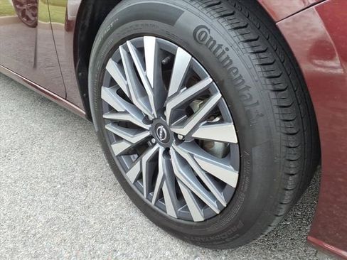 Used 2025 Nissan Altima 2.5 SV image 4