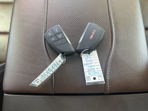 Used 2025 GMC Sierra 1500 Denali w/ Technology Package AWD/4WD image 24
