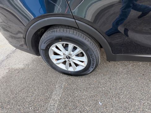 Used 2020 Kia Sorento LX image 10