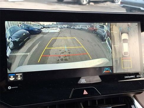 Used 2021 Toyota Venza Limited image 17