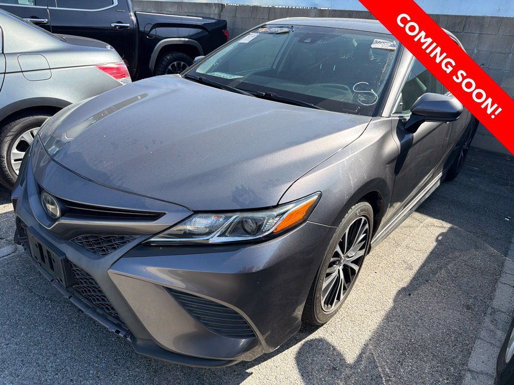Used 2019 Toyota Camry SE w/ Carpet Mat Package FWD image 3