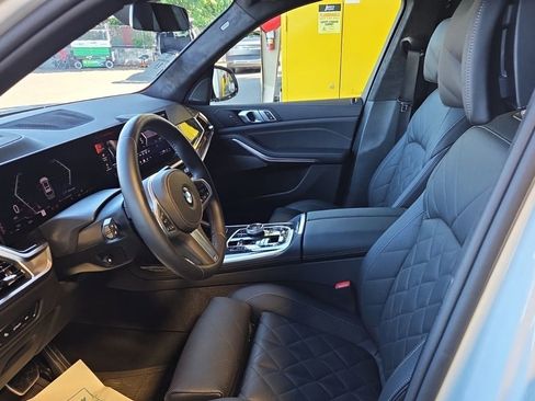 Used 2026 BMW X7 xDrive40i w/ M Sport Package AWD/4WD image 7