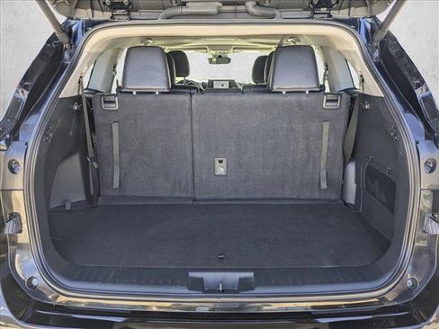 Used 2024 Toyota Highlander XLE image 6