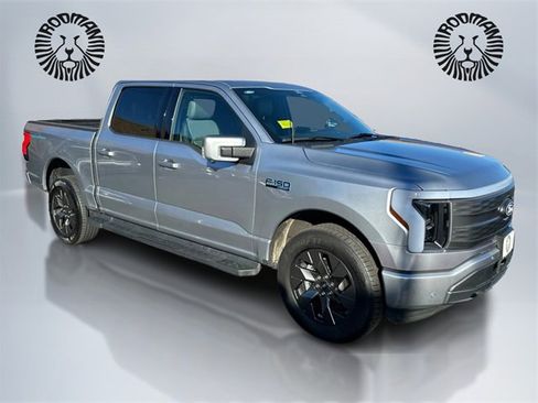 Used 2024 Ford F150 Lightning Lariat image 3