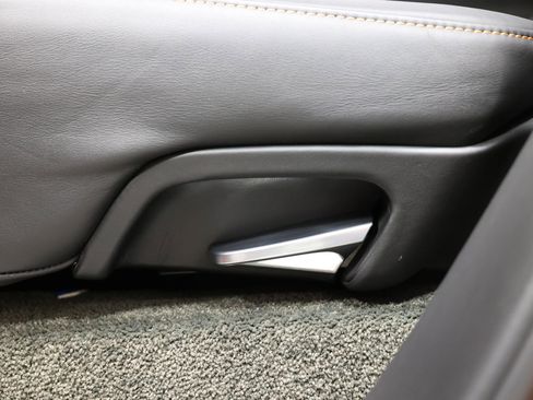 Used 2019 Bentley Bentayga image 51