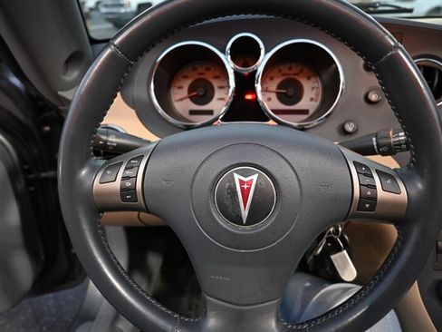 Used 2006 Pontiac Solstice Convertible w/ Premium Package image 29