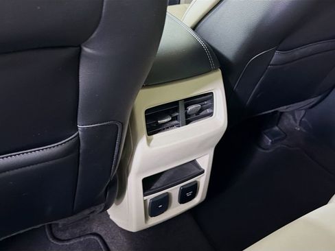 Used 2020 Ford Edge Titanium image 27