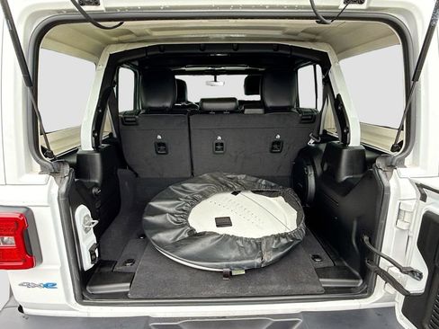 Used 2022 Jeep Wrangler Unlimited Sahara w/ Cold Weather Group AWD/4WD image 30