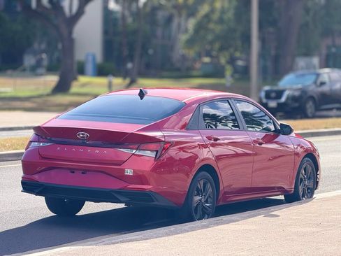 Used 2023 Hyundai Elantra SEL w/ Cargo Package FWD image 5