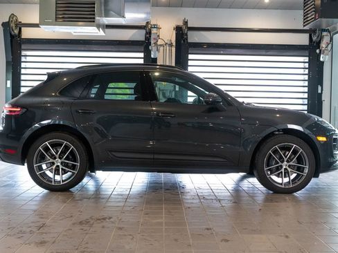 Certified 2025 Porsche Macan AWD/4WD image 10