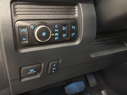 Used 2025 Ford F350 Platinum AWD/4WD image 17