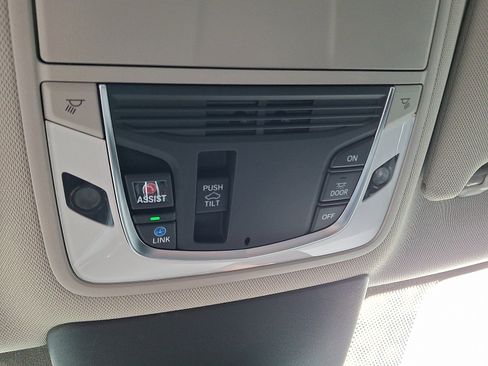 Certified 2025 Acura TLX w/ Technology Package image 27