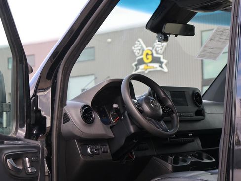 Used 2020 Mercedes-Benz Sprinter 3500 image 27