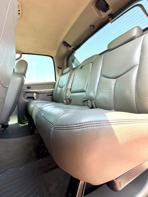 Used 2005 Chevrolet Avalanche Z71 w/ Preferred Equipment Group AWD/4WD image 9