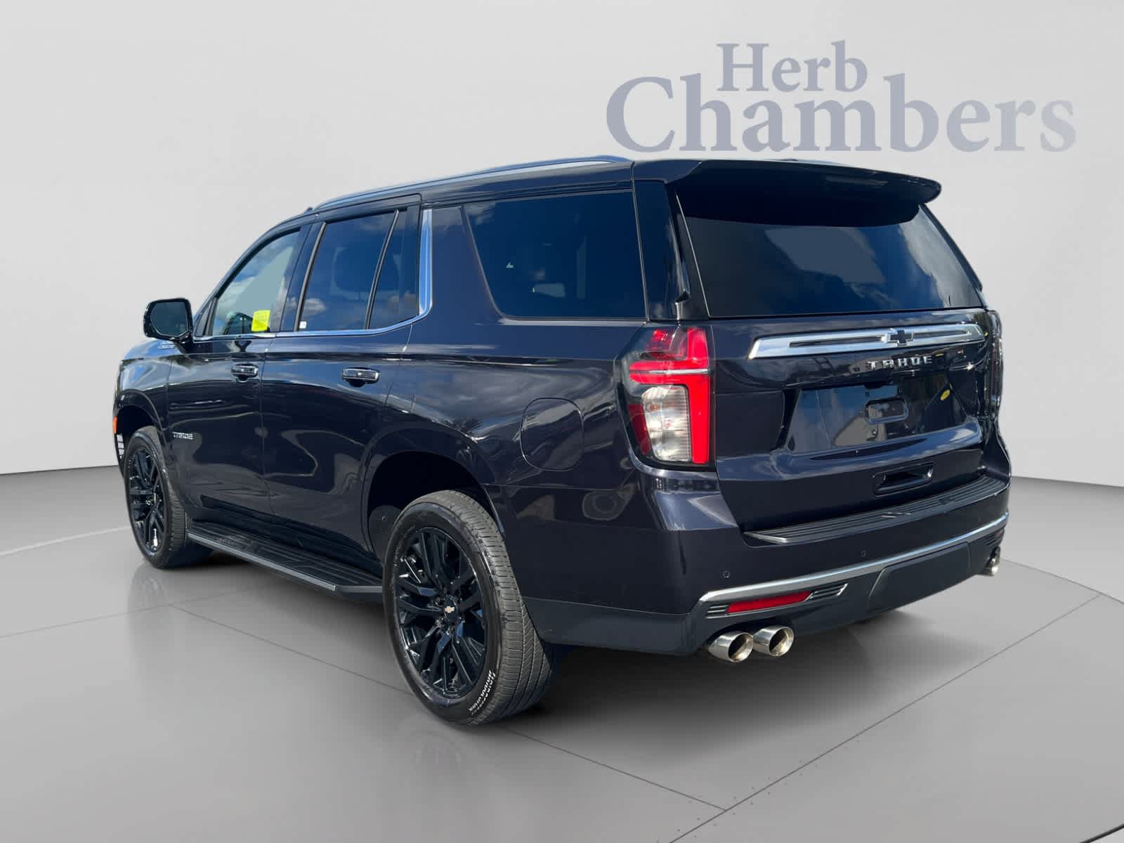 Used 2024 Chevrolet Tahoe High Country AWD/4WD image 3