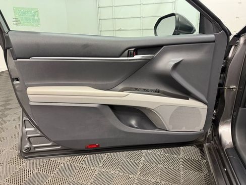 Used 2021 Toyota Camry SE w/ Cold Weather Package FWD image 11