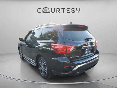 Used 2020 Nissan Pathfinder Platinum image 2
