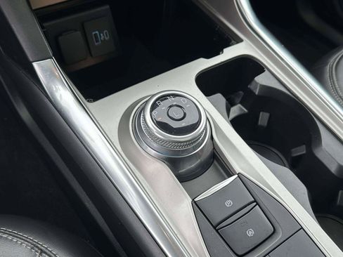 Used 2022 Ford Explorer XLT w/ Equipment Group 202A image 30