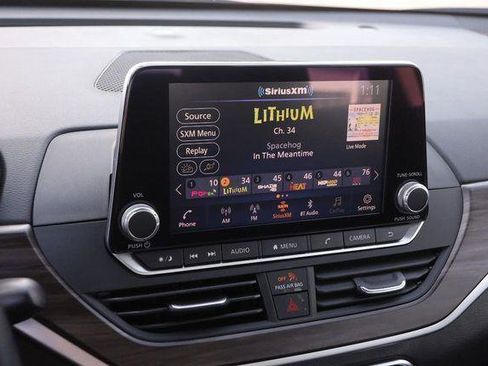 Used 2025 Nissan Altima 2.5 SV image 15