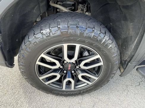 Used 2023 GMC Sierra 1500 AT4 w/ AT4 Premium Package AWD/4WD image 11