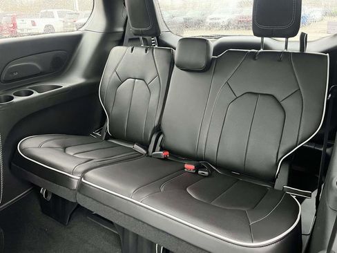 New 2026 Chrysler Pacifica Limited w/ S Appearance Package image 9