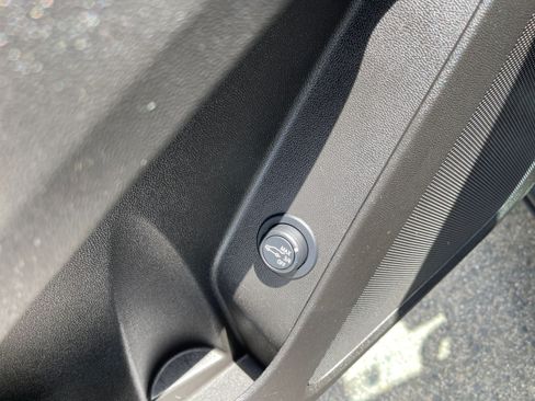 Used 2024 Chevrolet Equinox LT FWD image 20