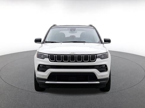 Used 2025 Jeep Compass Limited AWD/4WD image 2