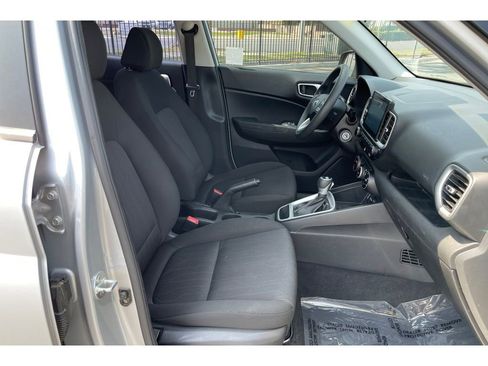 Used 2021 Hyundai Venue SE FWD image 20