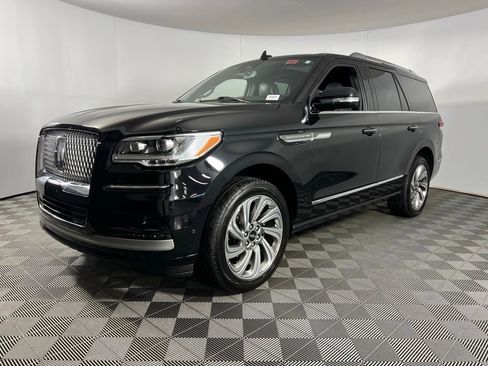 Used 2024 Lincoln Navigator Reserve image 4