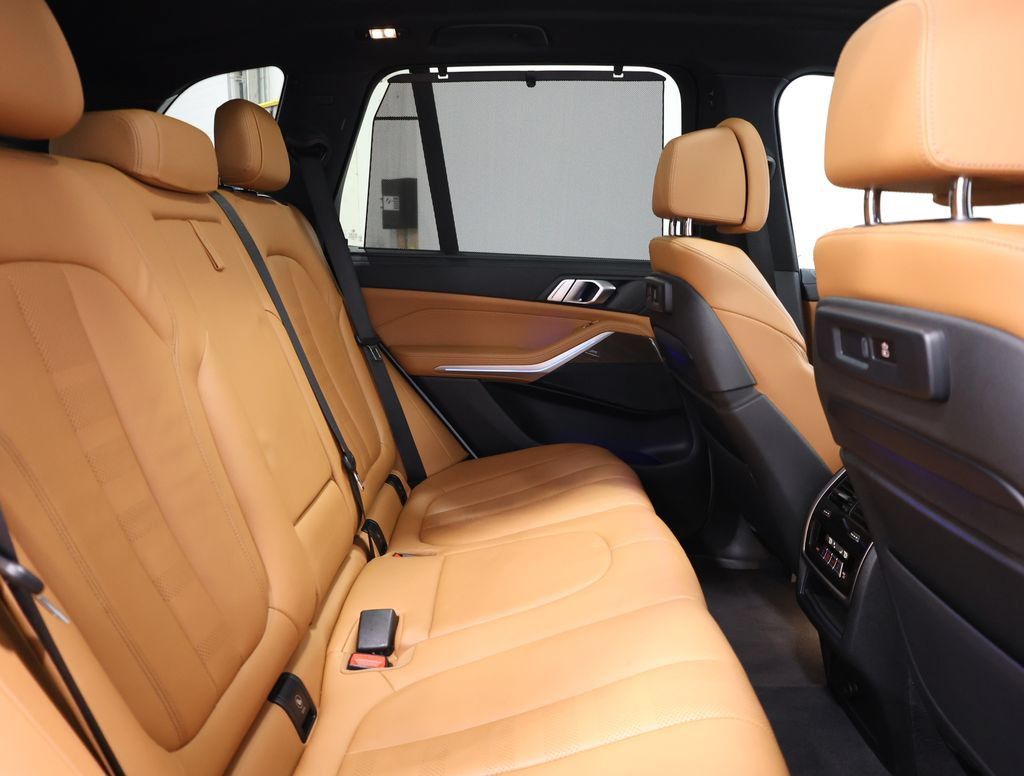 Used 2022 BMW X5 sDrive40i w/ M Sport Package RWD image 24