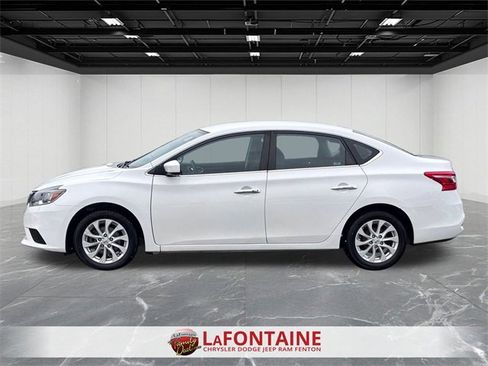 Used 2019 Nissan Sentra SV image 2