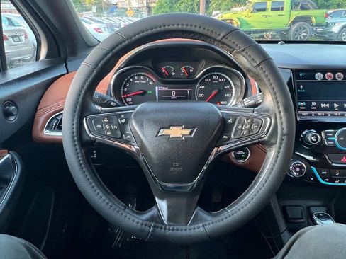 Used 2017 Chevrolet Cruze Premier FWD image 21