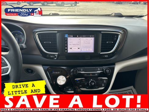 Used 2023 Chrysler Voyager LX image 33