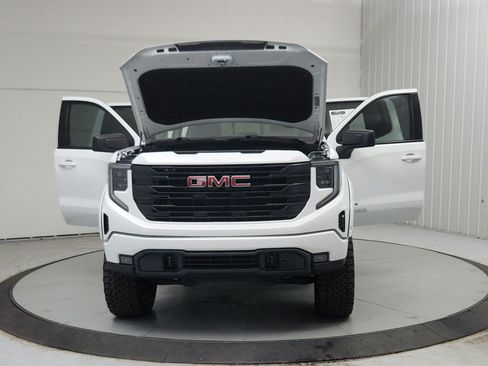 Used 2024 GMC Sierra 1500 Elevation w/ Preferred Package AWD/4WD image 11
