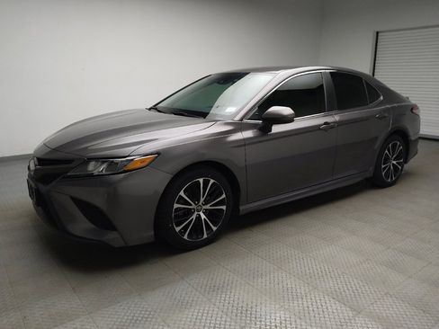Used 2019 Toyota Camry SE image 2