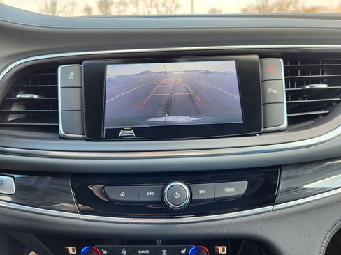 Used 2020 Buick Enclave Essence image 20