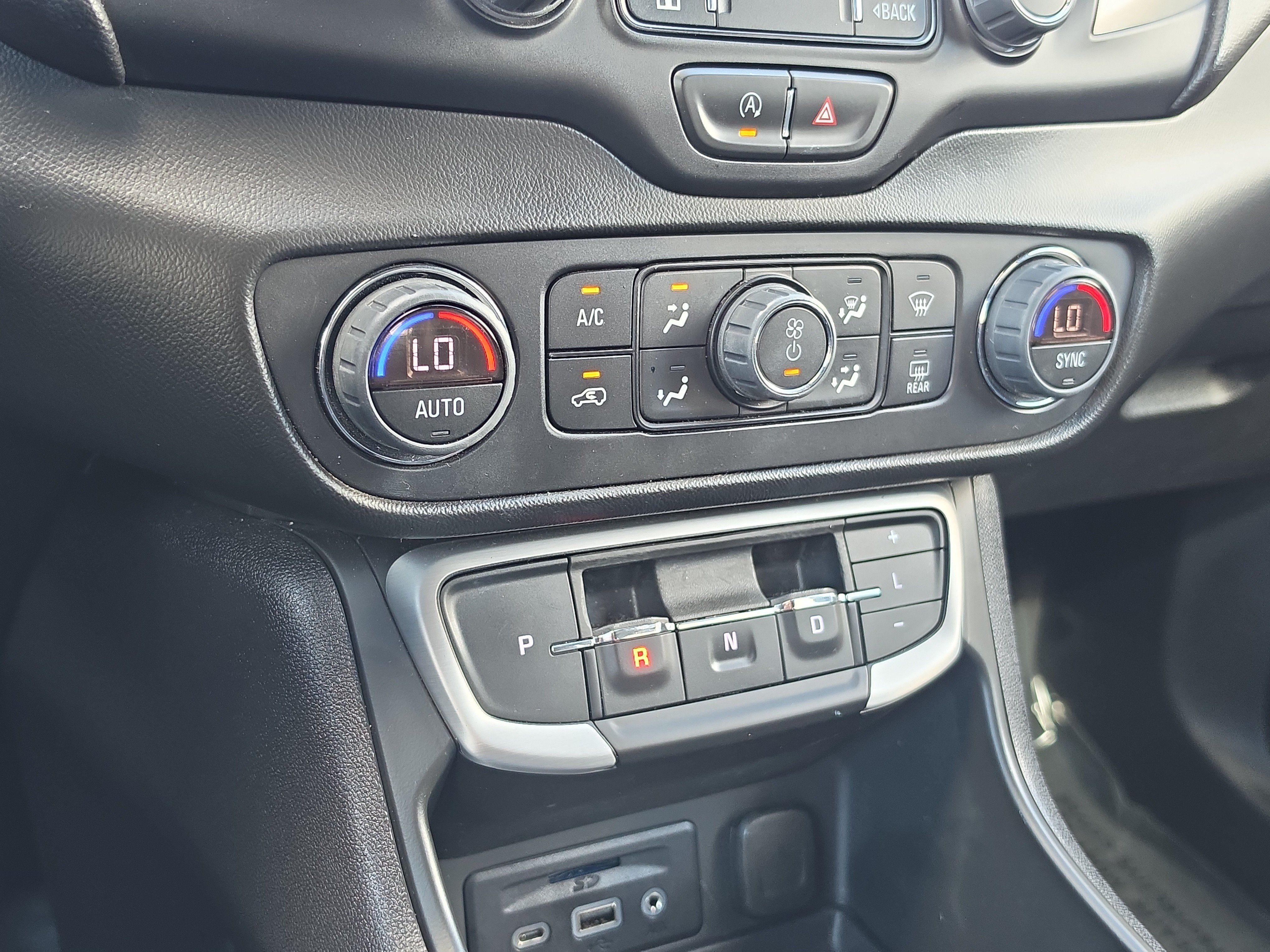 Certified 2023 GMC Terrain SLT FWD image 28