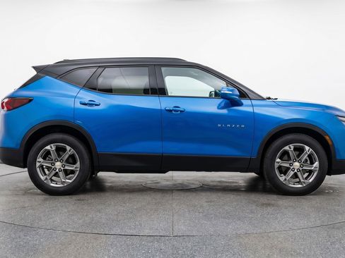 Used 2025 Chevrolet Blazer LT FWD image 11