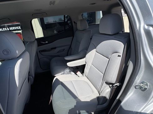 Used 2020 GMC Acadia SLE w/ Driver Convenience Package image 39