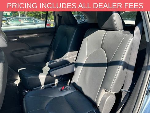 Used 2021 Toyota Highlander Limited FWD image 13
