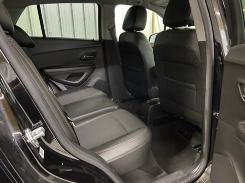 Used 2022 Chevrolet Trax LT w/ LT Convenience Package AWD/4WD image 14
