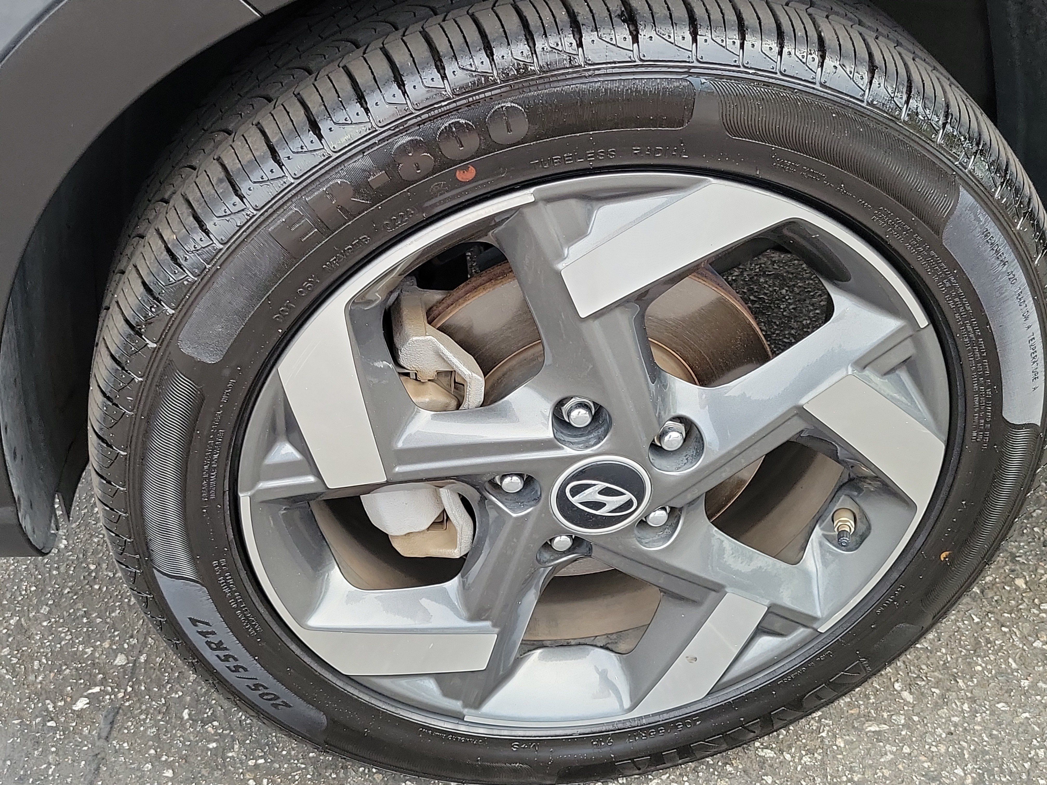 Certified 2024 Hyundai Venue SEL FWD image 7