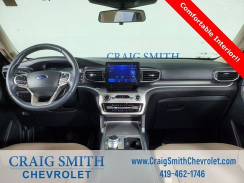 Used 2022 Ford Explorer XLT w/ Equipment Group 202A image 3