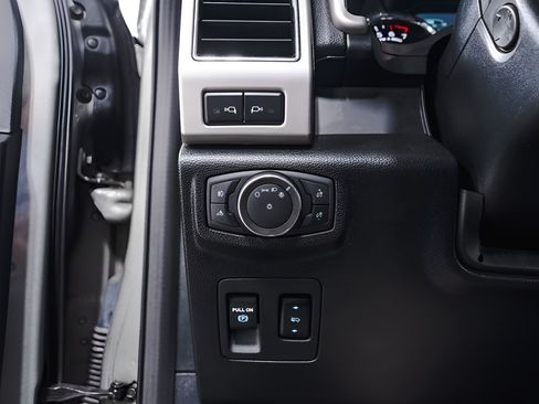 Used 2019 Ford F150 Lariat w/ Equipment Group 502A Luxury AWD/4WD image 23