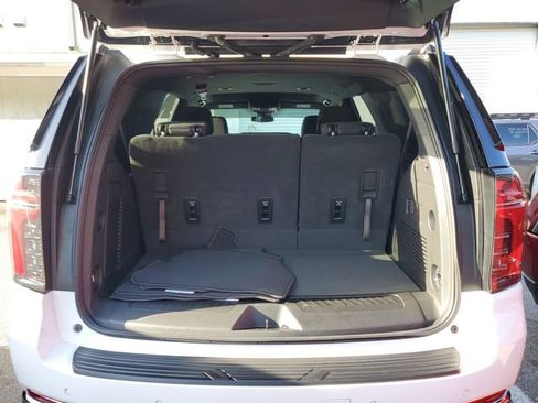 Used 2025 Chevrolet Tahoe LS RWD image 7