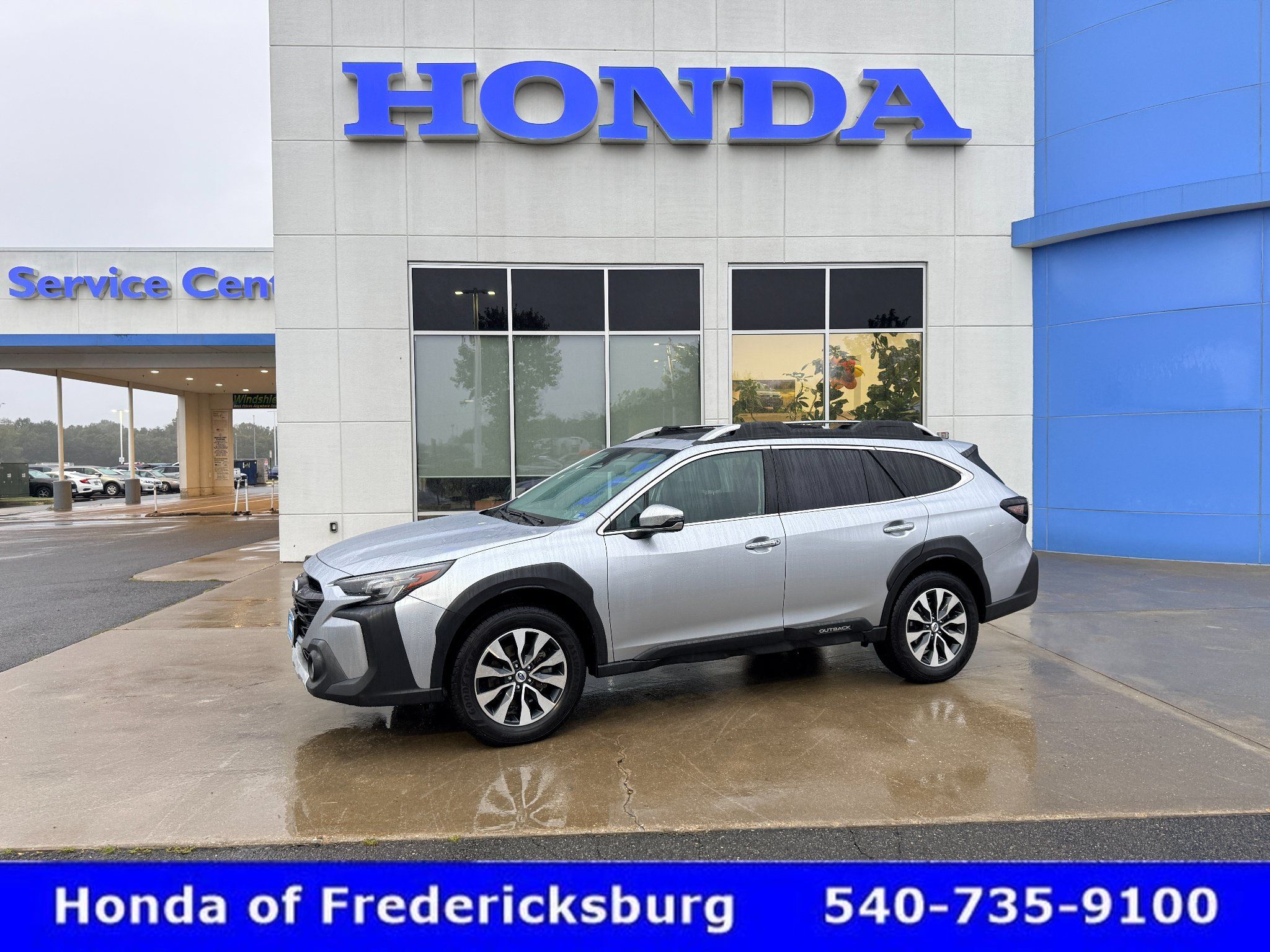Used 2024 Subaru Outback Touring AWD/4WD image 1