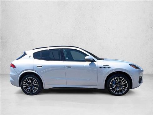 Used 2023 Maserati Grecale Modena AWD/4WD image 4
